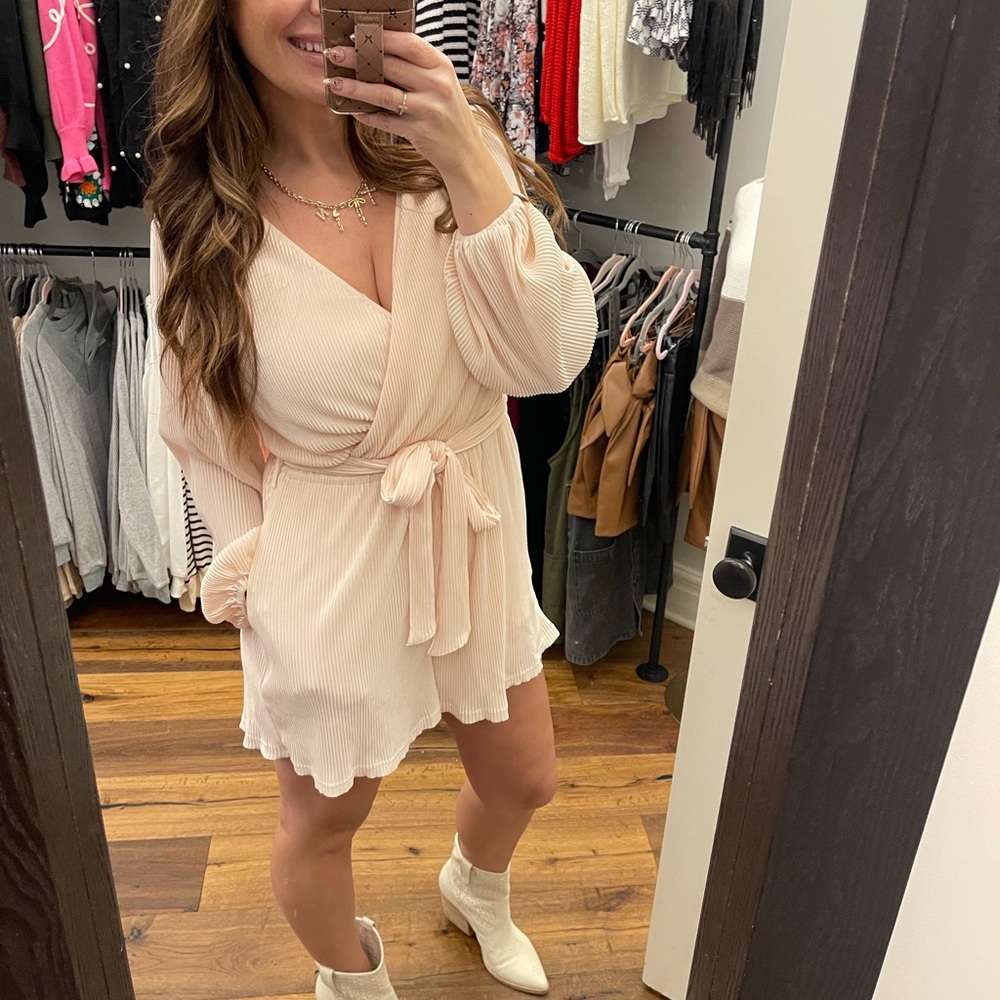 Light Pink Ribbed Romper - Picture 4 of 5
